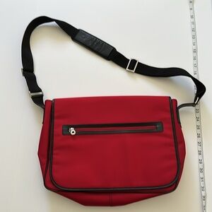 Ecco messenger laptop bag red Black Strap & trim